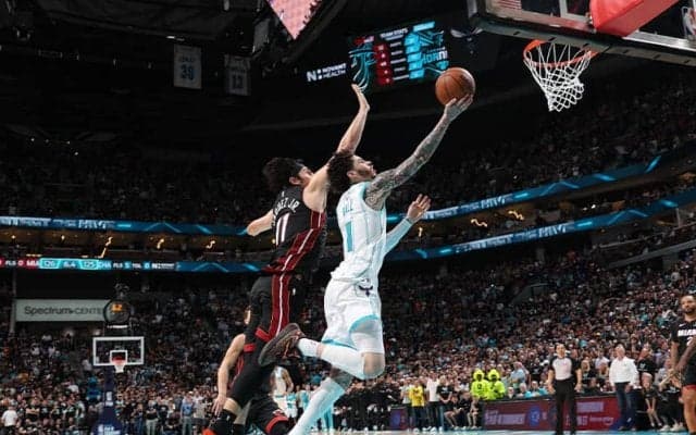 プレーイン初戦から延長突入の激闘…ホーネッツがボールの決勝点でヒートに勝利