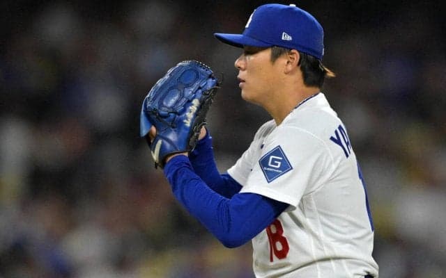 山本由伸が黒基調から青色のグラブに戻した理由とは…８回途中まで１失点好投　