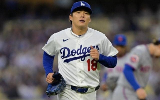 山本由伸のスーパージャンプに米記者「ファンは心臓発作を起こしそうだった」本人はさらり「普通です」着地のシーンも視線はしっかりベースに