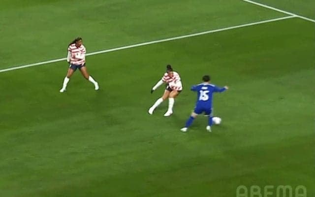 「世界クラスだ」なでしこ藤野あおば、“絶品ドリブル”で米国スターを翻弄！「ロッドマンも止められない」「上げ切れるの流石」