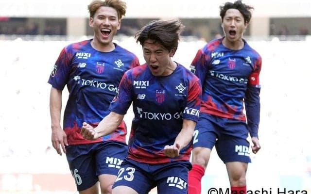 横浜FMを粉砕した｢超速カウンター｣と松橋力蔵監督の“理にかなった”戦術的決断【J1東地区・優勝を争う鹿島とFC東京の共通点】(1)