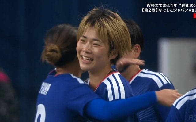 「何てクオリティーだ！」なでしこFWの“衝撃ゴラッソ”に米実況が絶叫！「ダイブさせた」「ヘイズ監督の元教え子が…」