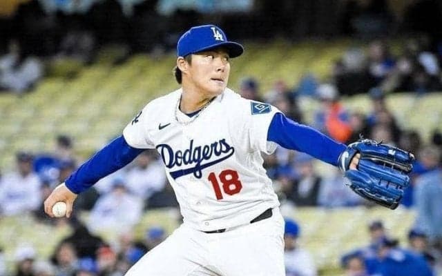 ワイヤーで吊られてる？！山本由伸の超絶プレーに現地実況も興奮「マトリックスみたいだ！」　本人は「普通です」　笑顔でフリーマンとグラブタッチ
