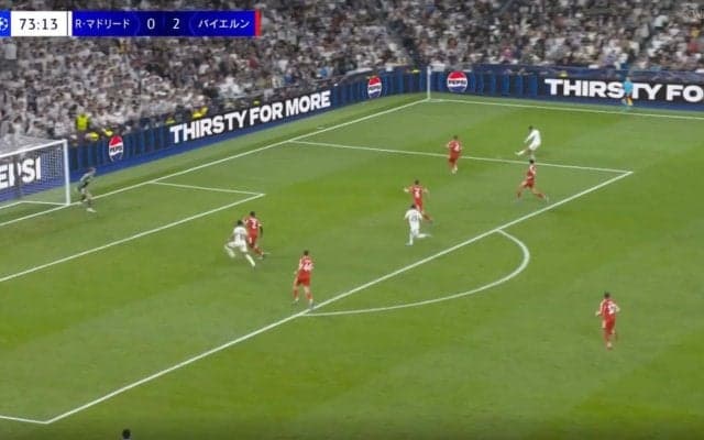 「エグすぎんか？」黄金の右足→低く鋭く伸びる“高精度ピンポイントクロス”炸裂「マジ美しい」アレクサンダー＝アーノルド、ワールドクラスの超絶プレー