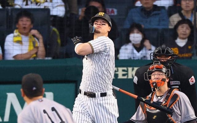 佐藤輝明が打率トップ独走で３冠に前進、パは辰己涼介を2位西川史礁が追う／打率トップ５
