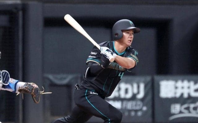 【日本ハム】初先発ドラ３大塚瑠晏、初打席いきなりヒット「ボスの声で迷い消えた」記念球両親に