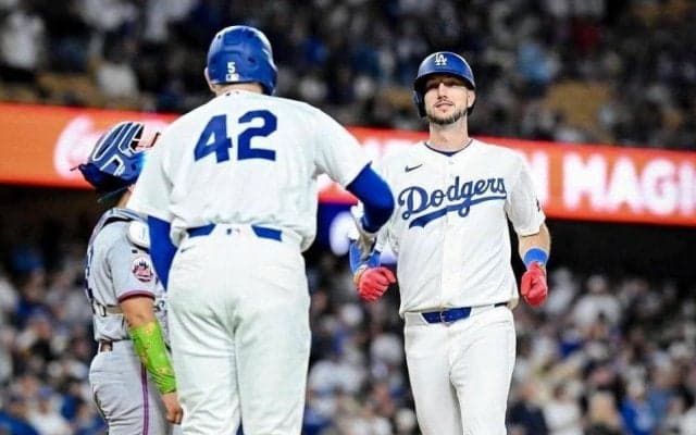 ドジャース　タッカーに第１子が誕生！妻・サマンサさんと一緒に発表　幸せいっぱいの家族写真も公開