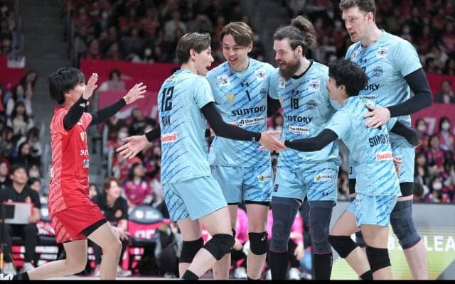 【バレー】高橋藍がチーム最多１４得点でＭＩＰ　サントリーＲＳ６連勝締め　連覇かかるＣＳへ「優勝を目指したい」…東京ＧＢに完勝３－０