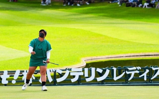 スーツケースは衣服用で4つ 「絵は下手」な鈴木愛はオリジナルウェア100着と遠征中