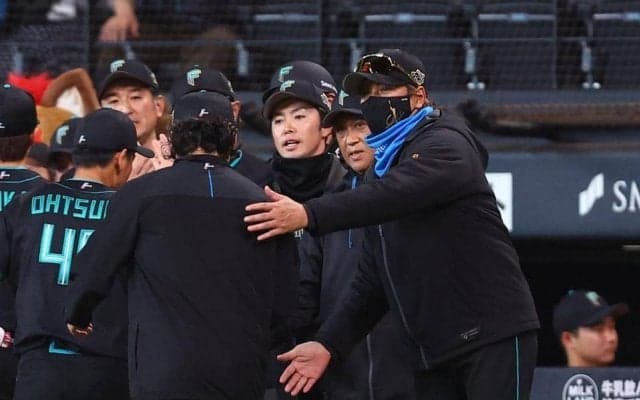 日本ハム・新庄監督「んなわけない（笑）。懐かしさで」２０年前彷彿の「引退発表しようかな」ドッキリ発言に言及「今日なんだと思って。確かセラフィニから打って」