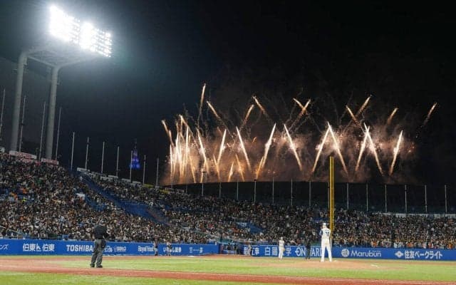 【ヤクルト】神宮のファンも歓声、ミセスがライブ中のMUFGスタジアムから花火　Ｖ打直前にも