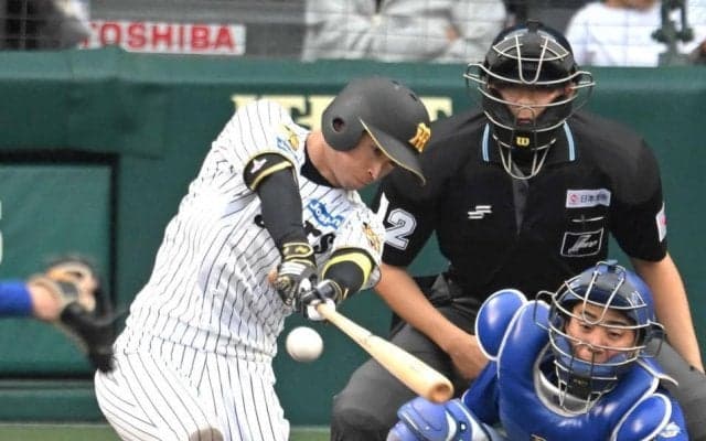 阪神・近本　今季初の決勝打　お立ち台で白い歯キラリ「今年もこの場に立ててうれしく思います」