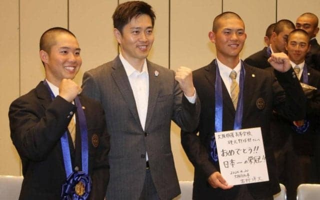 大阪桐蔭ナインが吉村知事を表敬訪問　「春夏連覇目指して」直筆色紙も贈呈