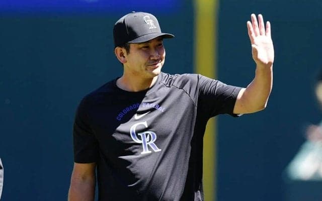 菅野智之の“再会”に「グッとくる」　元巨人助っ人と…笑顔のハグは「エモすぎやろ」