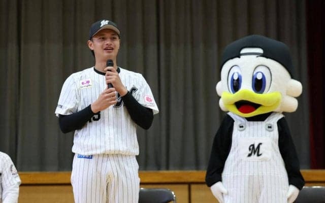 【ロッテ】毛利海大が千葉市の小学校でランドセルカバー無償配布「事故なく登校してもらえたら」