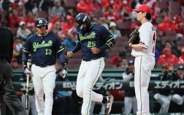 【ヤクルト】途中交代続くサンタナが「２番左翼」スタメンで７試合ぶりマルチ安打　５回裏交代