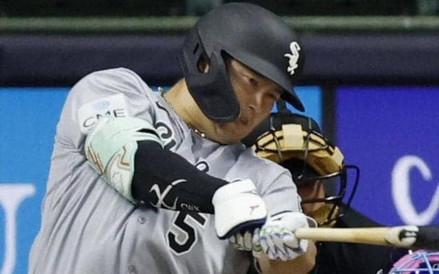 村上宗隆、５戦連発１０号２ラン　日本選手初の偉業　１３７メートル特大アーチに敵地どよめく　出場２４試合目６７本ペース　２戦連続マルチ安打
