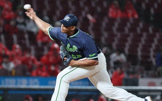 【ヤクルト】リランソ「上半身体幹部分の違和感」で練習不参加、抹消　７戦無失点、22日３連続Ｋ