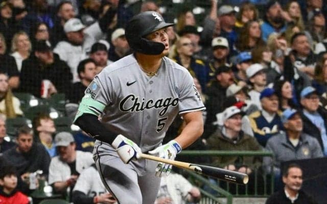 村上10号の直前…敵軍放送席が冷や汗をかいた瞬間　凡打なのに別格、片手で“4/30”の衝撃