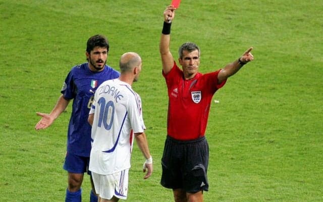 ジダンの頭突き事件から20年--世界を震撼させたW杯騒動の内幕を名手ブッフォンが証言「退場になったのは俺のせいだ」