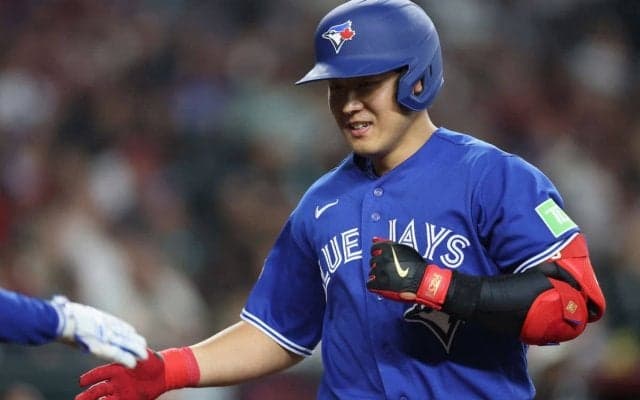「オカモトが完全にぶちかました！」岡本和真、自己最長の131メートル特大アーチ、4戦ぶり4号に米驚愕「まさにムーンショット」