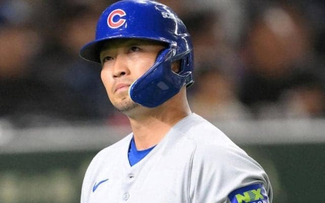 鈴木誠也がホームランキャッチ！タッカーの打球をジャンプしてもぎ取る　昨季まで同僚の選手　敵地が深いタメ息→騒然