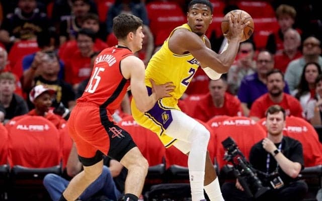 第4Q終盤に6点差を追いついたレイカーズが延長戦の末に勝利…ロケッツに3連勝、八村塁は22得点と躍動