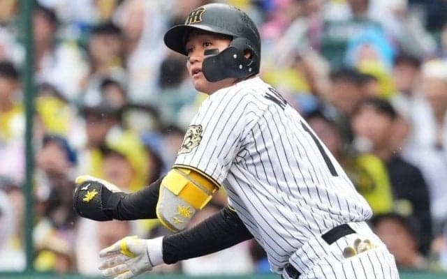 阪神・森下翔太が死球に悶絶　その場に倒れ込み騒然…146キロが左手首付近に直撃