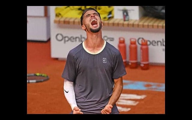  予選勝者が世界6位破る大金星 