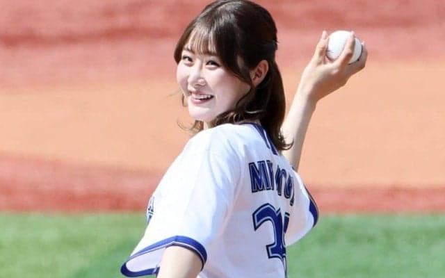 “OB投球”にもじもじ…美女ゴルファーが「可愛すぎる」　弾ける笑顔に場内釘づけ「100点満点」