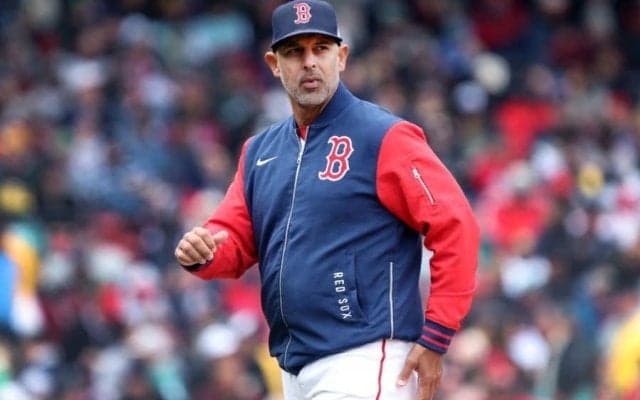 Rソックス激震、コーラ監督を”電撃解任”…球団発表　最下位低迷で首脳陣刷新、吉田正尚への影響も