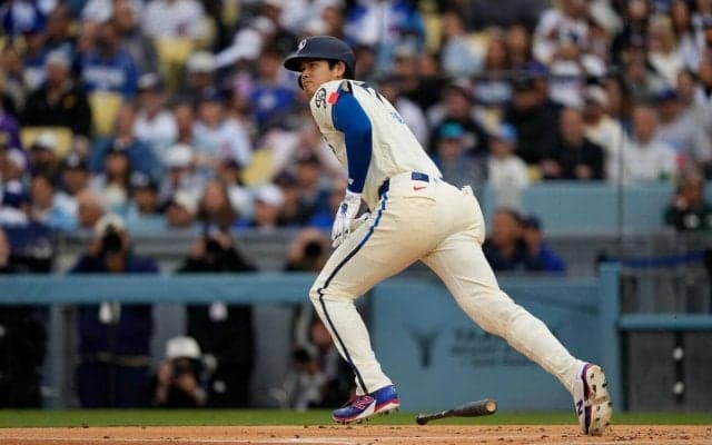 大谷翔平が“仲良し”鈴木誠也にイタズラ!?　試合中にジェスチャー送る