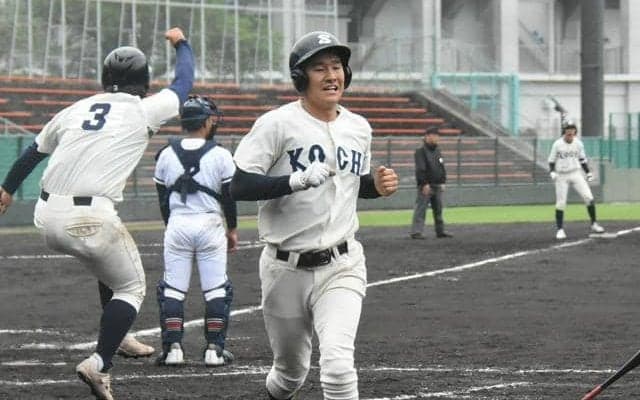 阪神・藤川球児監督の母校、高知商が8点差逆転　四国大会で決勝へ