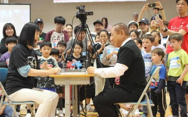 井上尚弥vs中谷潤人「世紀の一戦」前にゆかりの市長がボクシングゲーム対決、勝ったのは…