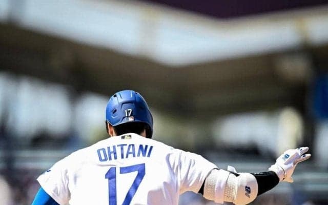 大谷翔平　本塁打直後の謎ポーズは親友への“メッセージ”　カブス・鈴木誠也が守る右翼へ“バーン”　無視されまくっても大谷はにこやか