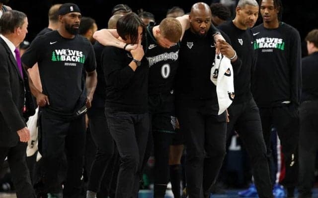 今季82試合へフル出場していたウルブズのドンテ・ディビンチェンゾがアキレス腱を断裂