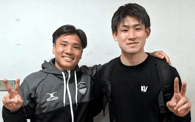 名門で磨き合った同期の二人。同じグラウンド、違うジャージーでのデビュー