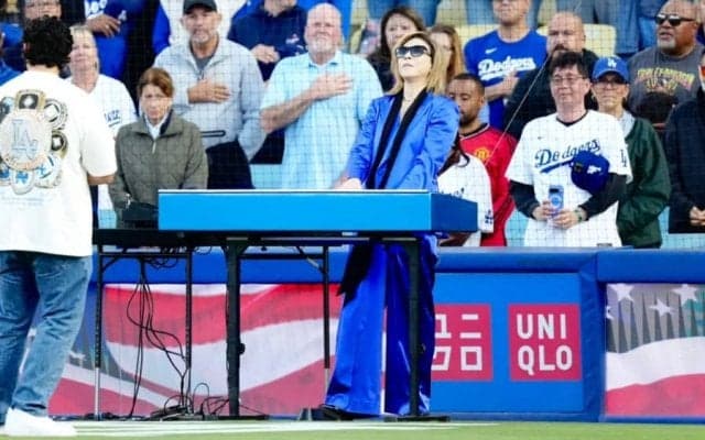 YOSHIKI、ド軍戦で米国国歌を演奏　2年ぶりに本拠地降臨…大谷＆由伸の前で響かせた音色