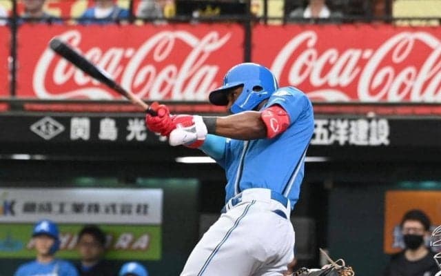 日本ハムがヒヤヒヤ勝利　連敗４で止める　カストロが決勝弾　９回１死三塁の大ピンチをしのぐ