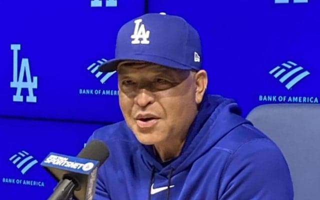 ロバーツ監督、仰天継投策的中に満面笑み　負け展開で“勝利の方程式”「素晴らしい仕事してくれた」　延長戦突入なら「三塁フリーマン」「二塁マンシー」「一塁ラッシング」