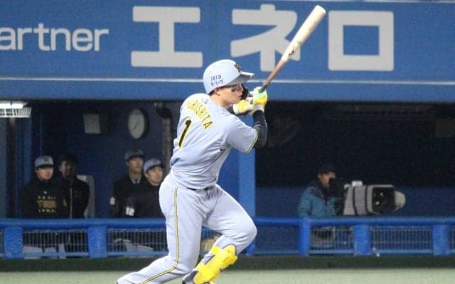 ​​​阪神・森下翔太が自打球で負傷交代、​中野拓夢も途中交代…度重なる"受難"にファン悲鳴｢無事であって欲しい｣