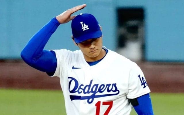 大谷翔平、開始9球で“違和感”「どうした」　気になる仕草…中継で発見「大丈夫？」