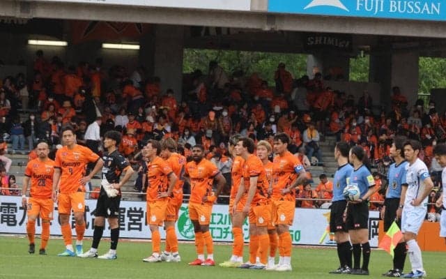 Ｊ１清水が３連敗　吉田監督「最初の退場が響いた」前半８分ＤＦ住吉ジェラニレショーン痛恨の一発退場　ホームで長崎に敗れる