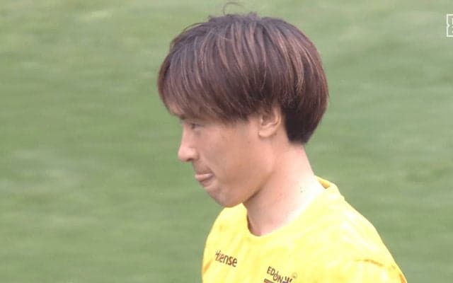 「何やってんの…」日本代表GK、痛恨の“プレゼントパス→失点”に唖然「どこに出したかったんだ…」「ミスが多い」ファン悲鳴