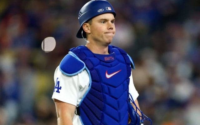 大谷翔平は「痛みに共感」フリーマンは「思わず笑っていた」捕手スミスの急所に…ファン反響「危険な瞬間の一つだ」