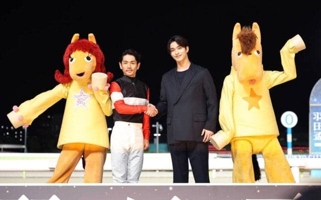 【羽田盃】ＴＣＫイメージキャラクターの横浜流星がプレゼンターとして登壇　スタンドから黄色い声援を浴びる