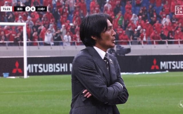 「カオスの浦和を1日で勝てるチームに」田中達也“暫定監督”が神采配→胸熱ガッツポーズ！「名将爆誕の瞬間」「スーツ姿が新鮮」ファン歓喜