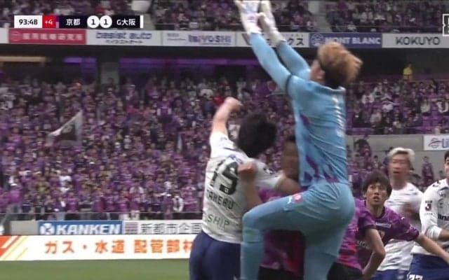 「やっちゃった」試合後に涙…京都GK、勝利目前に痛恨キャッチミスで失点→PK戦“魂のセーブ”で汚名返上！「執念を感じたよ」