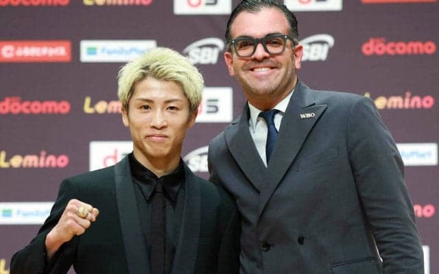 【ボクシング】井上尚弥　ＷＢＯ記念リング受け取る　５回防衛の証しにやっと表情緩む