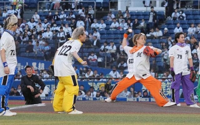 【ロッテ】男性５人組リアルピースがセレモニアルピッチ「こんなに風が強いのか！」